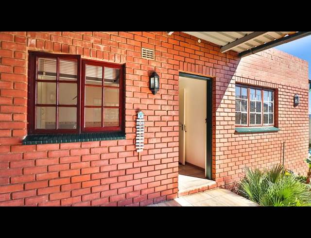 3 BEDROOM HOUSE FOR SALE IN KENSINGTON